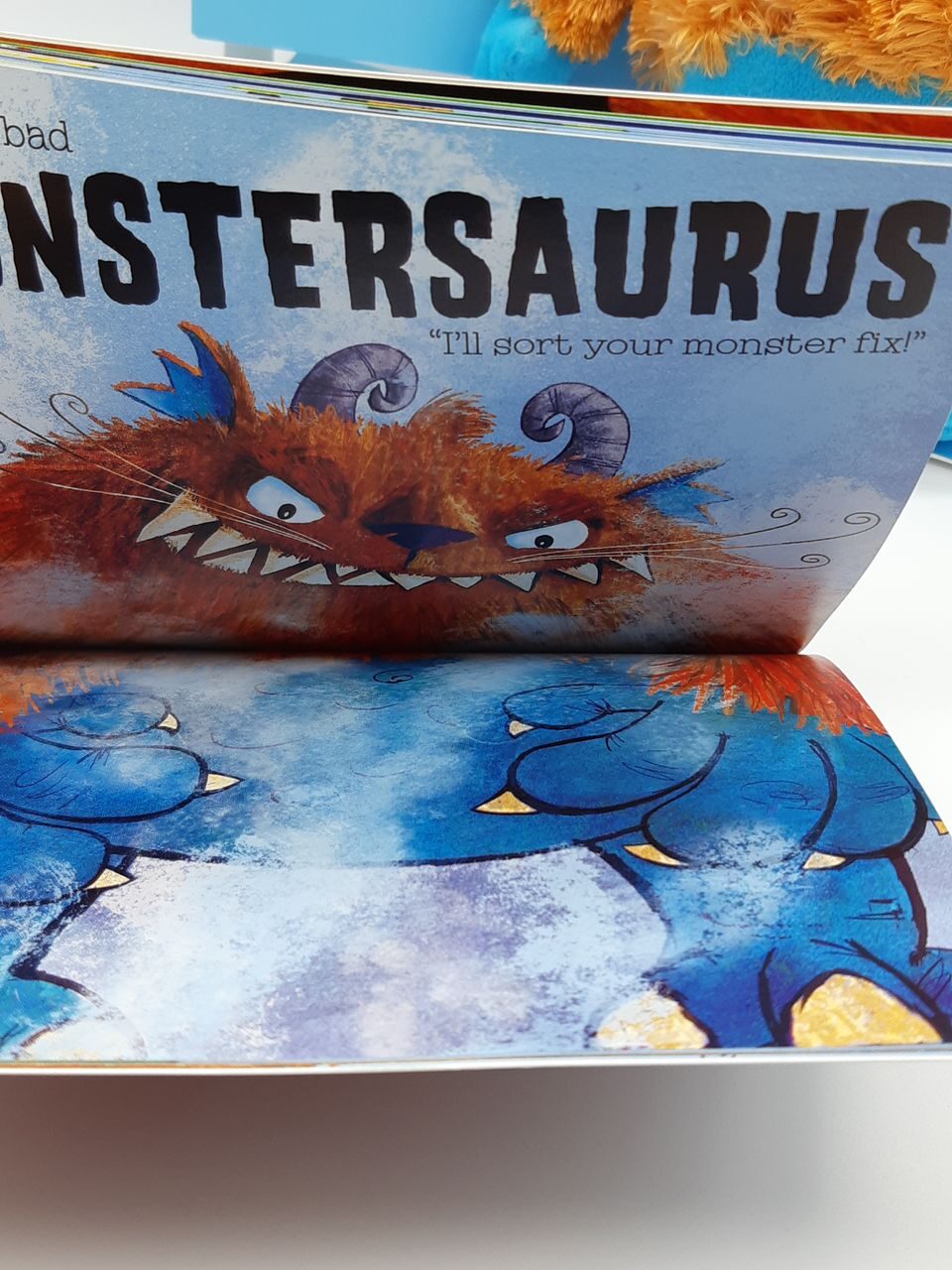 E43 Monstersaurus Book and Toy